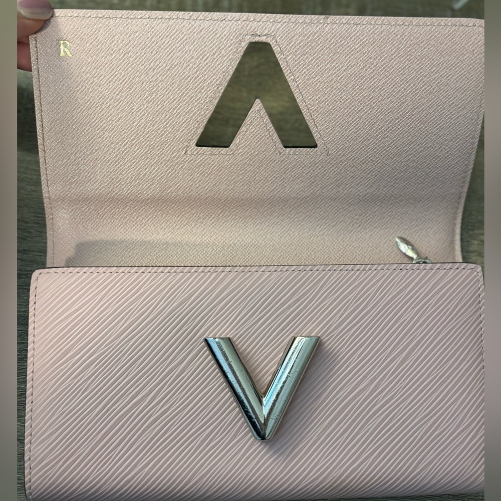 🩷✨SOLD✨🩷Louis Vuitton Pink Epi Twist Lock Long Wallst - Picture 7 of 9